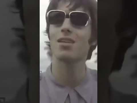 Liam Gallagher singing Blur
