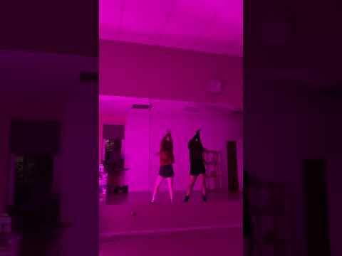 HELLOVENUS - WiggleWiggle Dance Cover