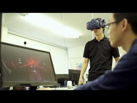 VRヘッドマウント／情報コミュニケーション学科