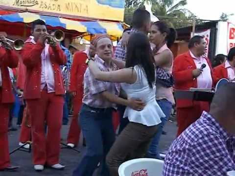 PACO LEON PELAYO BAILANDO EN PLENO CARNAVAL AUTLAN DE LA GRANA 2013