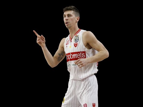 Michele Ruzzier #10 (white jersey) vs Milano