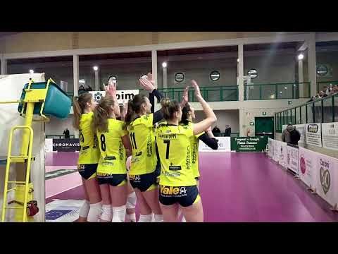 IL SALUTO DELLE GUERRIERE AI TIFOSI DI ALBESE AD OFFANENGO:"LA GENTE COME NOI NON MOLLA MAI..."