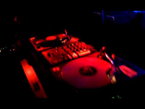 Tekforce 23 - Tek - Party - Swap - Mixing with Traktor