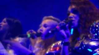 Stooshe - Kiss Chase - Bush Hall - CLOSE UP