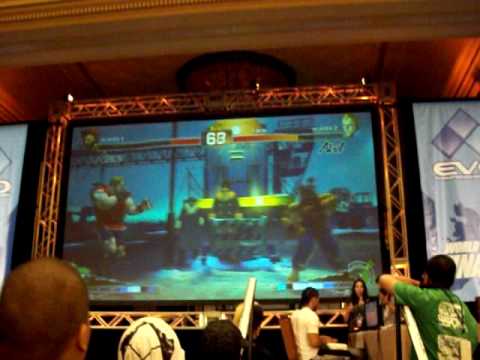 EVO2K10 WORLD CHAMPIONSHIPS SSFIV TOP 32 SEMIFINALS Tokido ( AKUMA ) VS Rico Suave ( ABEL )