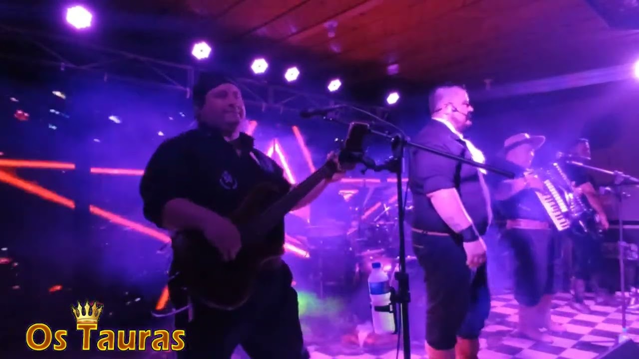 Os Tauras - Vanera de respeito e bombacha preta