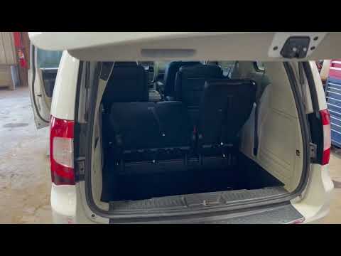 FOR SALE - 23H0704 - 2015 CHRYSLER TOWN & COUNTRY - POWER TAIL LIFT GATE