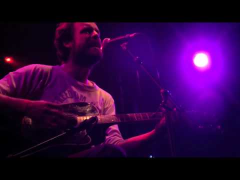 Laid Back Country Picker (Waylon Jennings) covered by Father John Misty in Paris (08/06/2012)