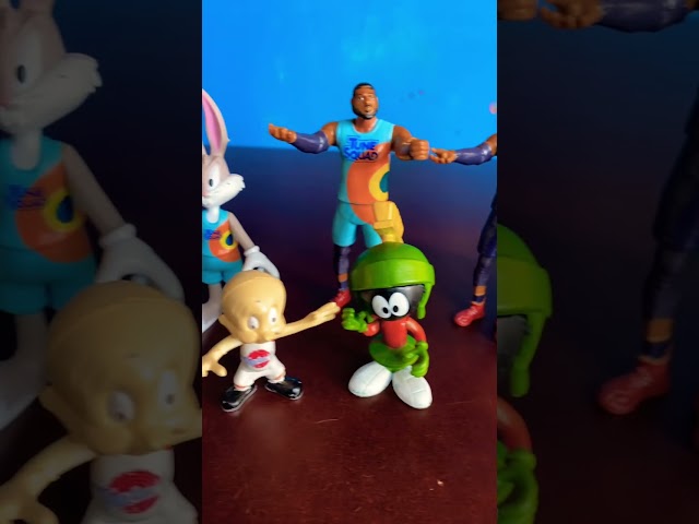 Vídeo relacionado con SD toys Cojin Cuadrado Tune Squad Team Space Jam Looney Tunes