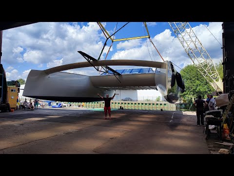 09.  Building 15m carbon performance catamaran - "CarbonBee"