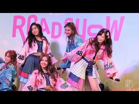 200919 BNK48 Nine - Hashire Penguin (วิ่งไปสิ...เพนกวิน) @ Road Show Central Rama 3 [Fancam 4K60p]
