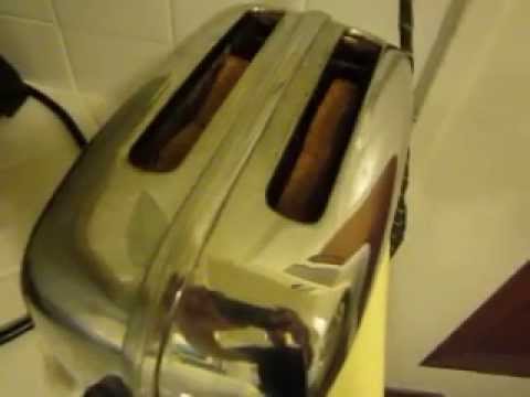 This Toastmaster 1B14 has its way with bread