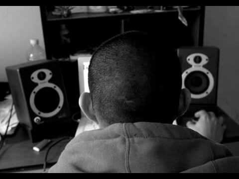 18 Drugs THR CRU2 - Fat Shit - Movimiento vivo de inteligencia (skit)