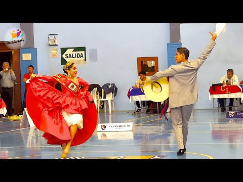 "El caballero del sombrero" acompaña a la reina SM Lucía I en el I Selectivo de Marinera La Punta