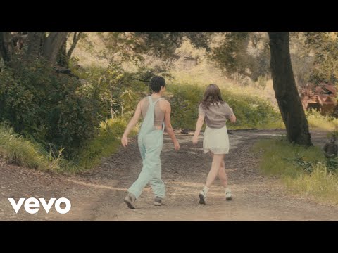 La Rhonza - Friends That Kiss (Official Music Video)