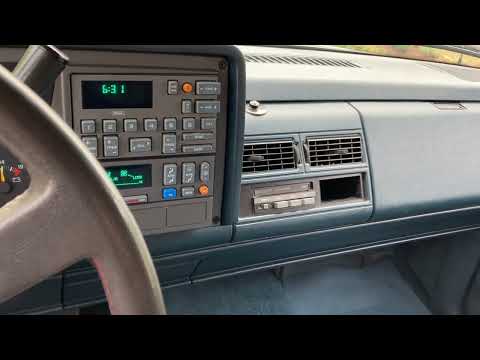 1992 Chevrolet Silverado Start-up and Interior Features