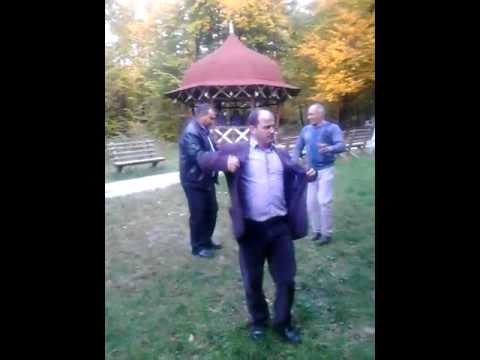 Primarul de la Ivanesti Vaslui..Petrece cu 100 de invitati pe bani comunei !