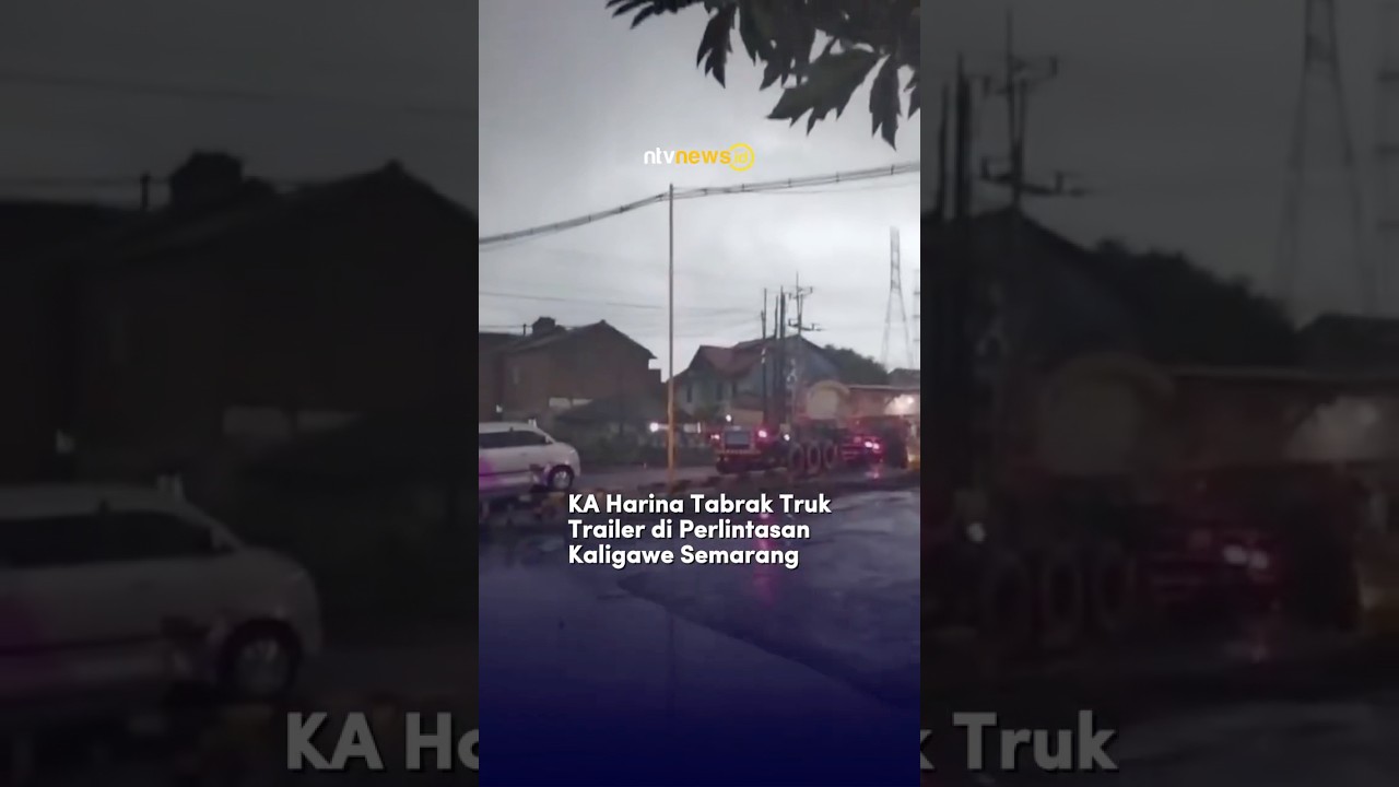 KA Harina Tabrak Truk Trailer di Perlintasan Kaligawe Semarang | NTVNEWSID