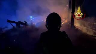 giallo-nella-notte-al-parco-di-longola-fiamme-in-un-casolare