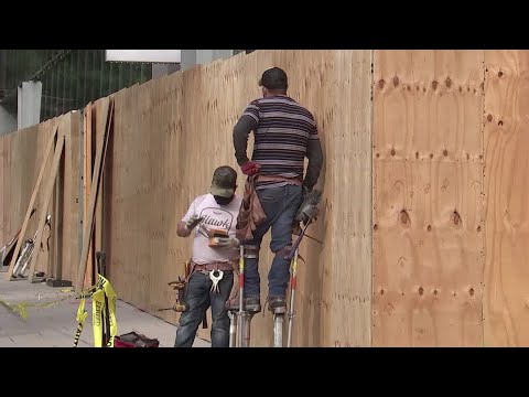 美國企業在大選前板上釘釘。 (U.S. businesses board up ahead of election)