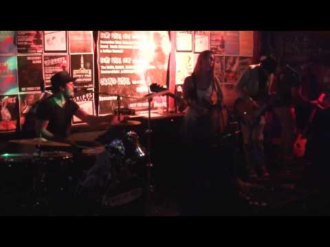 Elston Gunnn - Live @ Rics Bar, Brisbane (19-04-2014)