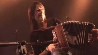 Mundy (feat. Sharon Shannon) Live at Vicar Street - Galway Girl