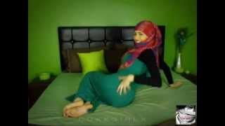 Hijabi Woman Twerking!! Sexy Arab  Lebanese Twerk 