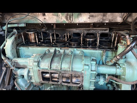 Tearing down a detroit diesel inline 6-71.  No power, low compression, dirty bad  roots blower.