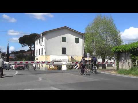 Passaggio a livello di via di Tiglio in HD - Lucca // Level Crossing