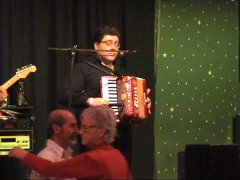 Valzer "alla Filuzzi" suonato da ANDREA SCALA al Camaroun