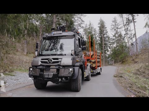 Kraftpaket Unimog U 530 als Sattelzugmaschine im Einsatz.