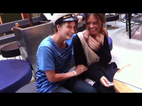 27.   Tjej klär ut sig till kille, fråga tjej om dejt