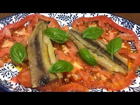 Ensalada de tomate con sardinas de barrica