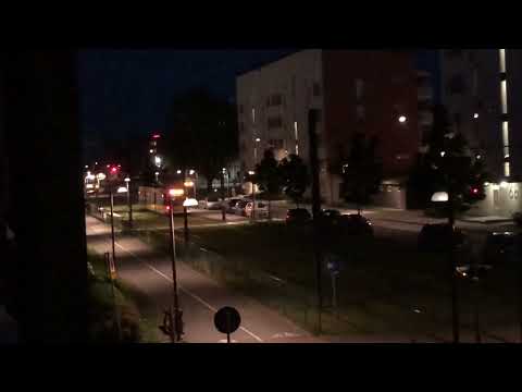 M06 Spårvagn passerar Ljura Centrum och ankommer till och avgår Ljura Spårvägsbro i Norrköping.