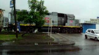 preview picture of video 'Tren Local Uruapan-Caltzonzin/Local Short Train Uruapan-Caltzonzin'
