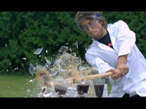 スマッシングチャイナプレート、野球のバット - スローモーガイズ。 (Smashing China plates, Baseball bat - The Slow Mo Guys.)