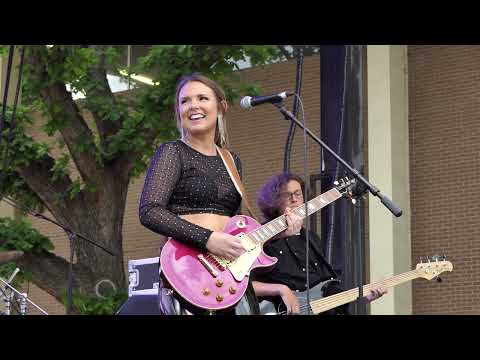 Ally Venable - Use Me - 4/29/22 Dallas International Guitar Festival