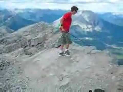 Jugando Golf en la cima de la montaña