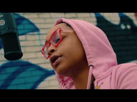 Kya Blaze - Sneaky Link (Live Performance)