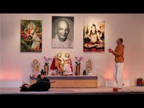 Rückenyogastunde mit Ravi - Yoga Vidya Ashram Live - 16:15 Uhr 06.04.2022