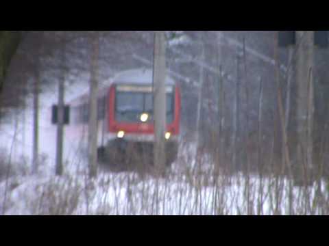 Regionalzug bei der Einfahrt nach Finsterwalde im Winter