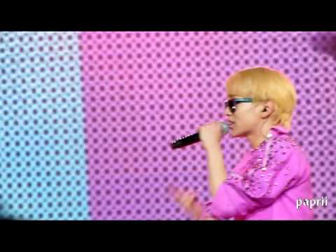 111023 Key & Krystal "My First Kiss" @ SMTOWN NYC (Key Focus)