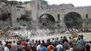 preview picture of video 'Besalú Medieval - Torneig de Cavallers'