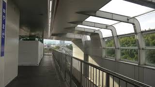 【大阪モノレール】2000系(あみだ池大黒号) 門真市行き (@山田)