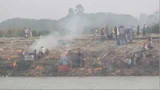 preview picture of video 'INDIEN 06 Nebel über dem Ganges.flv'