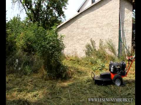 Sekání zarostlého pozemku