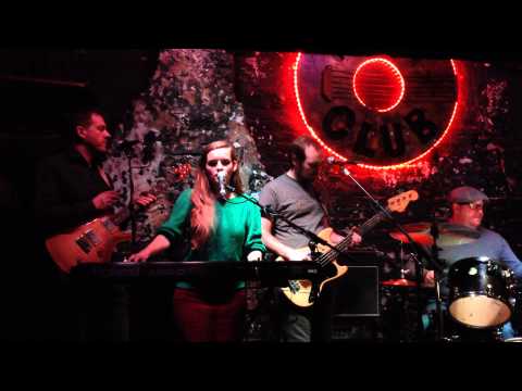 Heather Andrews and Band performing Simon's Song at 12 Bar Club in London