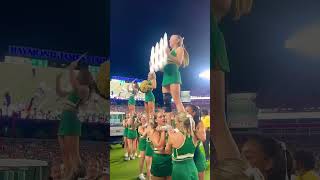The crowed loved this chant #collegecheer #ncaafootball #usf #usfbulls #cheer #cheerleaders