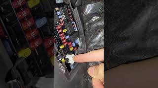 push fuse in light on dash brand new car nissan kicks #reels #tiktok #nissan