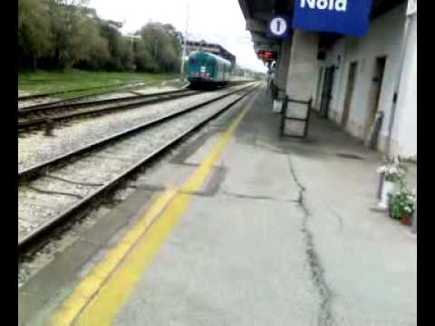 Passaggio a livello di Piazza Villa a Nola 17 treno.mp4